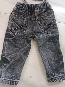 Trendy Distressed Graphic Jeans