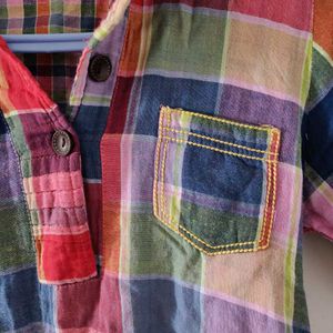 Multi-colored shirt Style