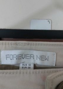 Women&#39;s Light Khaki Color Cargo Pant