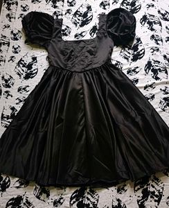Chic Black Puff Sleeve Dress