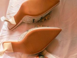 Bow Heels