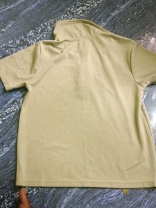 a green elegant tshirt