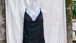 I. Chic Black Midi Bodycon Dress