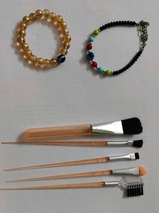 Bracelet &amp; Makeup Brush Set