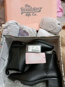 Roadster Black Chelsea Boots