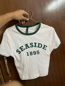 Trendy Cropped Graphic Tee