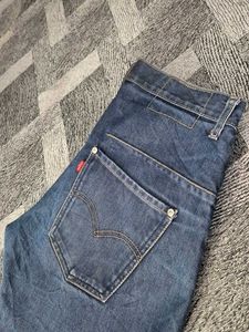 Levis 28 Waist Girls Premium Jeans🔥🔥🔥