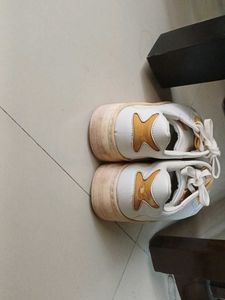 Zudio White Sneakers