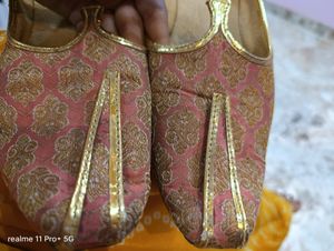 Groom Jutti