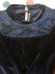 baby girls full sleeve top.