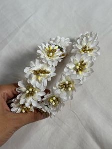 Artificial floral hair accessory