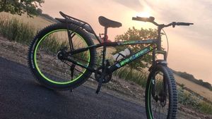 Avon Waka  Fat Tire Bik