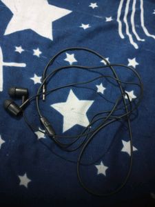 Black Wired Earphone