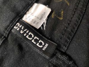 H&M Black Skinny Jeans👖 (Mostly U***)