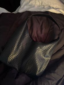 black tote bag