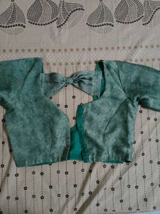 Beautiful Printed Saree With Blouse