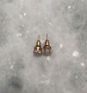 Regular sized gold-plated Diamond ear studs!💎✨