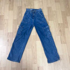 Kotty Straigt-fit Cargo Jeans.