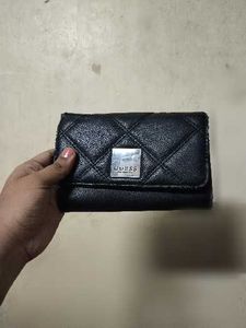 Guess Clutcher With 2 women wallet free