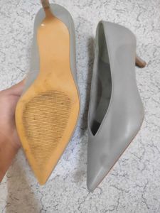 H&amp;M Grey heels