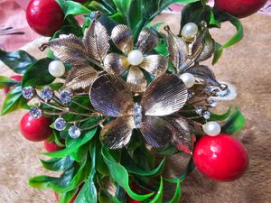 Party Wear metal Hair Clip With Stone And Pearl