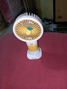 Cute Pineapple Mini Fan(Without Charger)