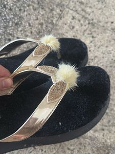 Silver Cat Black &amp; Gold  Pom Slippe