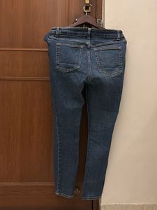 Blue skinny jeans woman