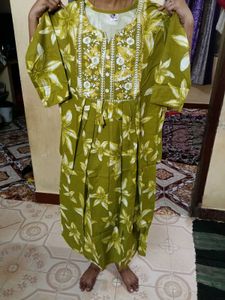 UNUSED NEW Floral Embroidered Kurta