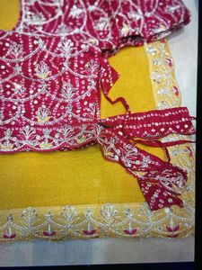 Bandhani Saree with Embellished Blouse Piece