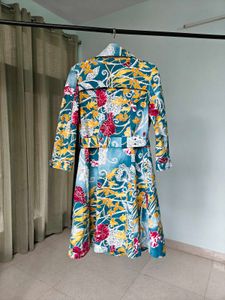 Beautiful Vintage Floral Printed Trench Coat.