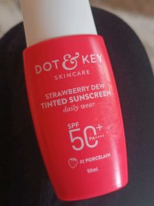 Dot &amp; Key Strawberry Dew Tintend Sunscreen