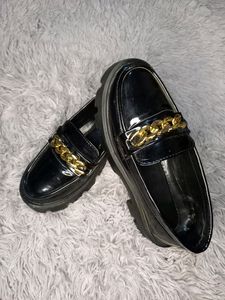 BLACK LOAFER