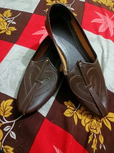 . Brown Juti Looking
