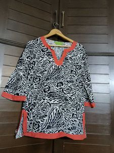 Island Republic Women Black White Print Tunic Top