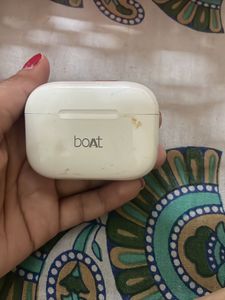 Boat Airdopes With Charging Case