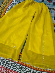 Nayra Suit With Dupatta
