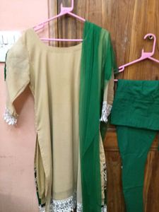 GentlyUsed Elegant Cream&amp;GreenEmbroidered KurtaSe