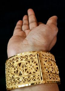 City Gold Hinged Bangle/Bracelets
