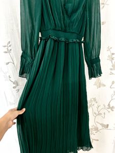 💥PRICE DOWN💥Zara Emerald Green midi Dress