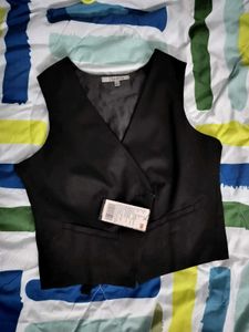 waist coat by pantaloons. Elegant Black Sleeveless