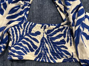 Blue &amp; White Leaf Print Crop Top