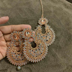 It's Earrings & Mangtika