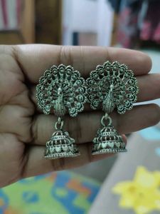 ear rings combo of five and a free ring