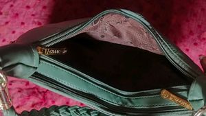 women&#39;s sling bag (new without tag)