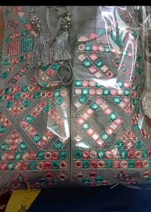 Beautiful Grey🤍Partywear Suit With Mirror Work