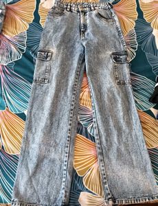 Trendy Wide-Leg Cargo Jeans