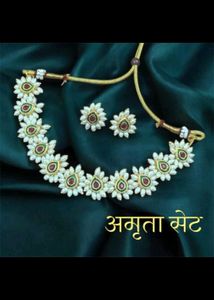 Floral Design Necklace Set