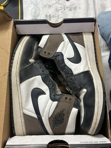 NIKE AIR JORDAN 1