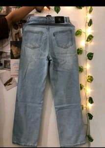 Ripped Knee Jeans With Free Gift 🎁